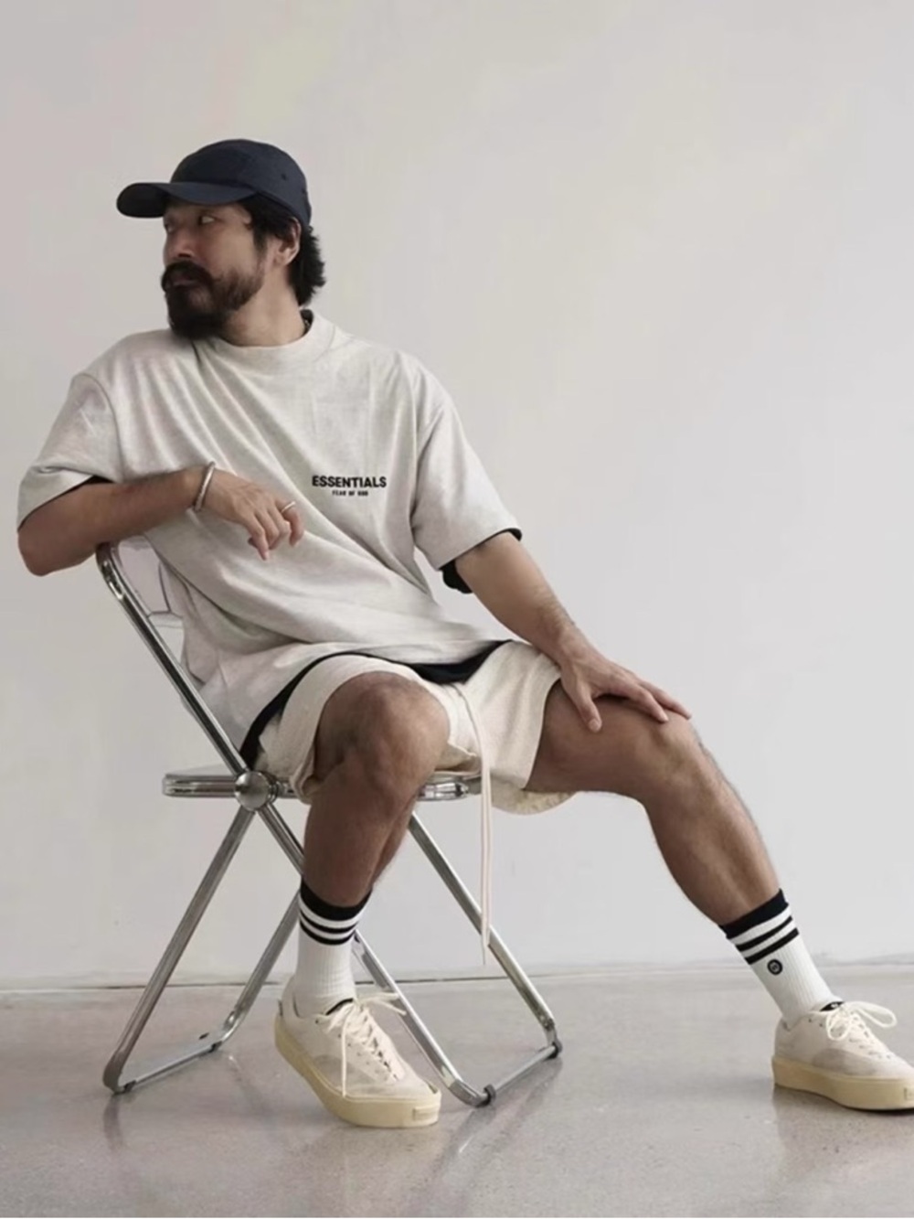 Fear of God Essentials Sweat Shorts 'Light Oatmeal' size S